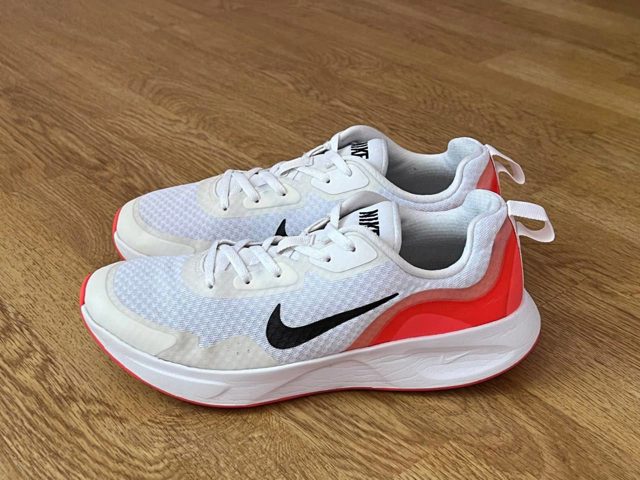 Кросівки