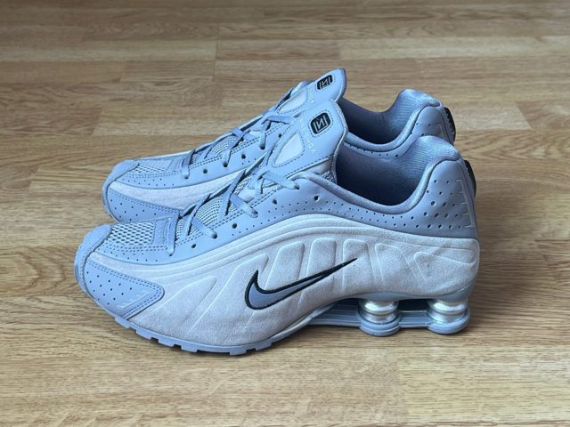Замшеві кросівки Shox