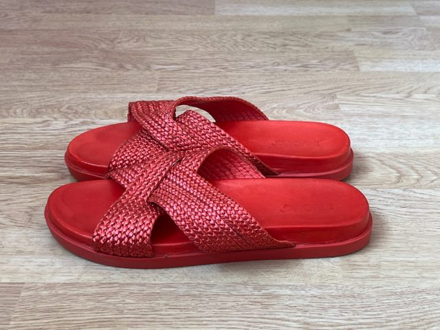 Шкіряні шльопанці